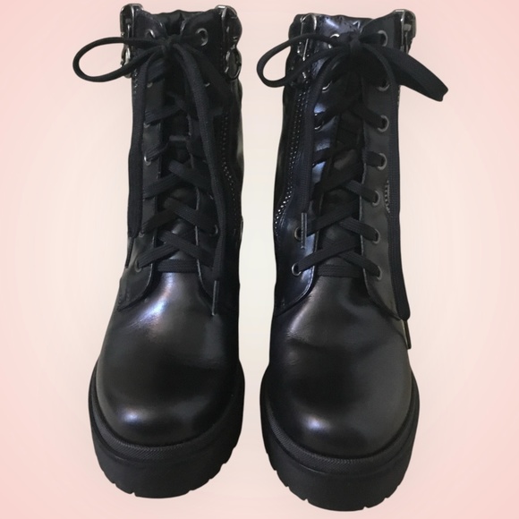 Moncler Viviane Leather Ankle Boots - Picture 5 of 16